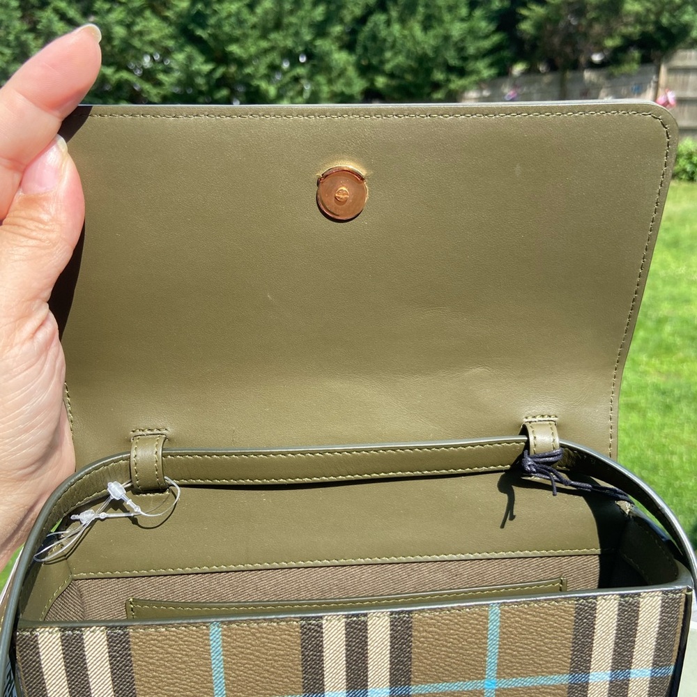 Burberry Hampshire Bag - Picture 8 of 15